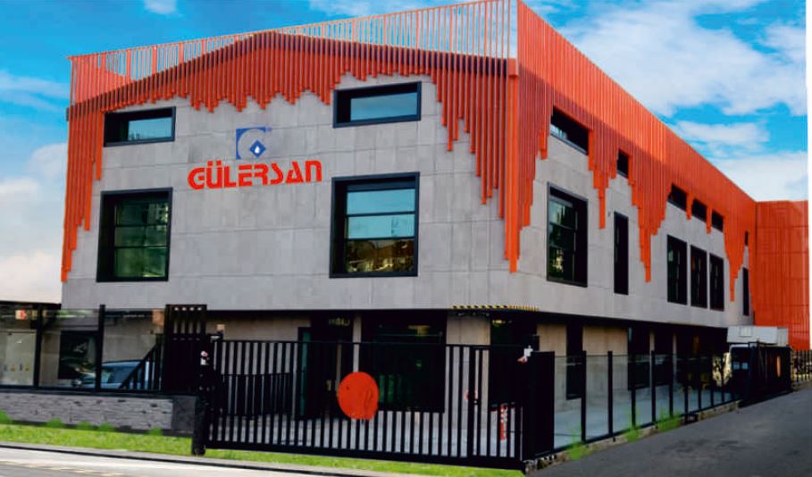 İstanbul'daki fiziksel mağazamız; tüm profesyonel temizlik makinelerini ve teknik ekipmanları yakından inceleyebileceğiniz showroom alanı.